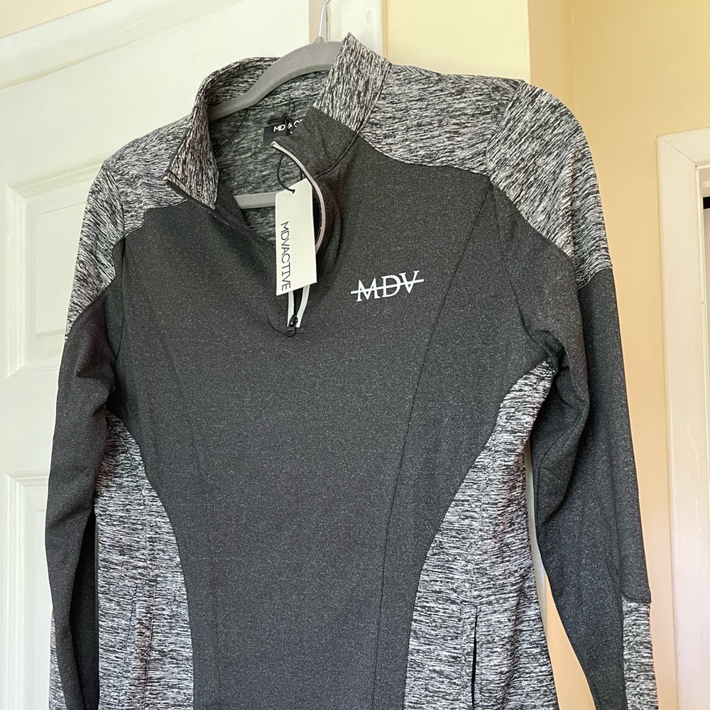 Sport top with long sleeves. Stretchy fabric with different color block design.
